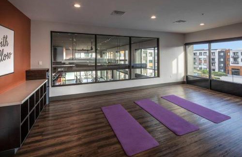 Redwood City Apartamento | KING BED - Luxury 2 Bed 2 Bath By Stanford, SFO & Tech Giants in Menlo Park, CA