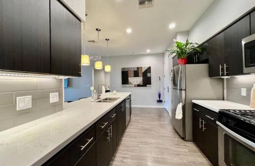 Redwood City Apartamento | KING BED - Luxury 2 Bed 2 Bath By Stanford, SFO & Tech Giants in Menlo Park, CA