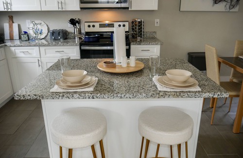 Terrell Heights Casa | King Bed, Minutes from Downtown and Pearl, Entire House