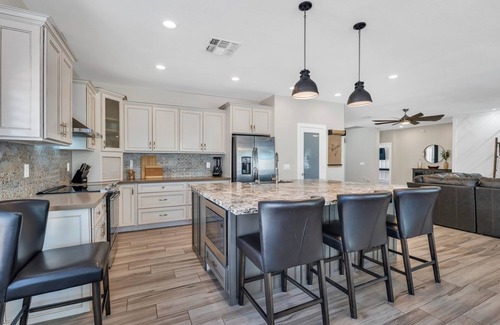 Palm Valley Casa | KING Bed ~ Palm Valley Golf Course ~ Heated Pool ~ Hot Tub ~ Updated Home!