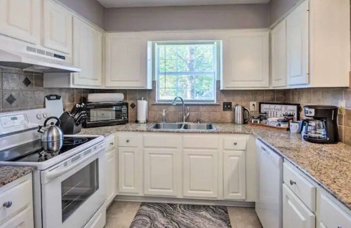 Flowood Casa | *King Bed* Peaceful Getaway Near the Reservoir