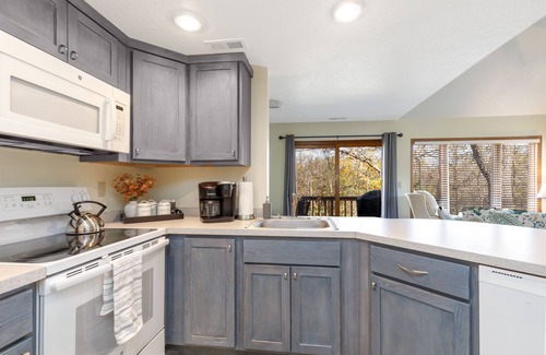 The Galena Territory Villa | King Bed, Peaceful, Semi-private Pool, Near Trails, Golf, Spa