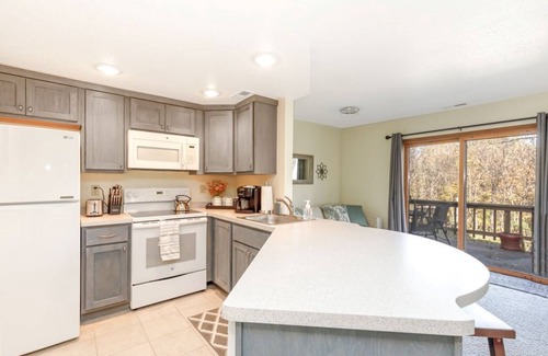 The Galena Territory Villa | King Bed, Peaceful, Semi-private Pool, Near Trails, Golf, Spa