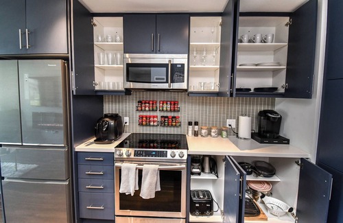 Innisfil Condominio | King Bed*Pool*Fireplace*BBQ*Smart TV