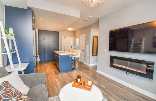 Innisfil Condominio | King Bed*Pool*Fireplace*BBQ*Smart TV