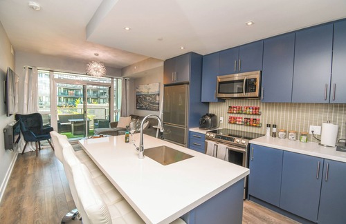 Innisfil Condominio | King Bed*Pool*Fireplace*BBQ*Smart TV