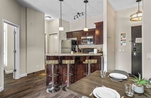 Canmore Hotel | King Bed | Pool w/slide | Mountain Views | Hot Tub