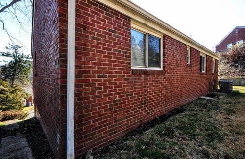Brentwood Apartamento | King Bed! Quiet Pittsburgh Home! Close to City!
