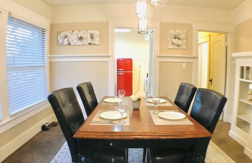 Oleander - Sunset Apartamento | King Bed/Sleeps 4/Furnished Private APT/In-Unit Washer Dryer/Smart HDTV