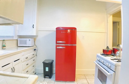 Oleander - Sunset Apartamento | King Bed/Sleeps 4/Furnished Private APT/In-Unit Washer Dryer/Smart HDTV