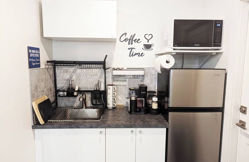 Southeast Kelowna Casa | King Bed Studio Suite with BBQ