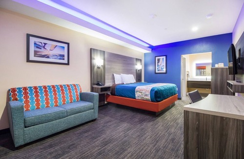Houston Hotel | King Bed Suite, Scottish Inns, Guest Laundry, Near Bush Intercontinental