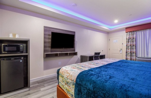 Houston Hotel | King Bed Suite, Scottish Inns, Guest Laundry, Near Bush Intercontinental