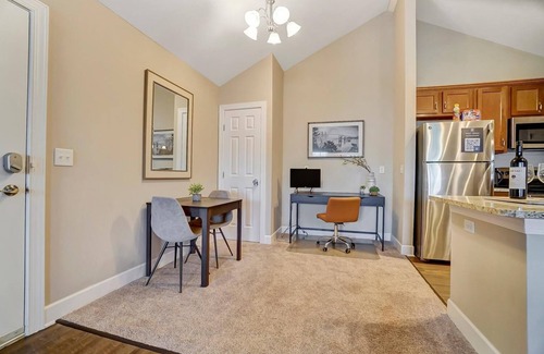 Westerville Apartamento | *King Bed*Top Floor*Washer+Dryer*Balcony*WiFi*