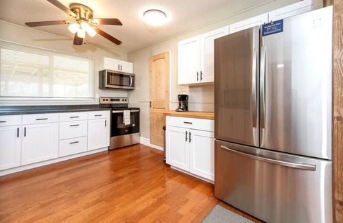 Rapid City Casa | ⁑King Bed⁑Whirlpool Tub⁑Covered Patio⁑Near Playground⁑