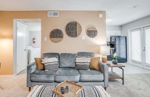 South Arlington Apartamento | King Bed ✶WiFi ✶Washer Dryer ✶4K TVs ✶Pets Allowed #425