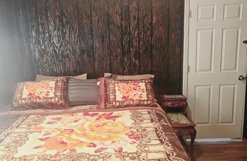 Irvington Casa | King Bed with Private Bathroom Divine Villa Harper