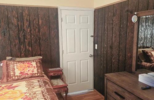 Irvington Casa | King Bed with Private Bathroom Divine Villa Harper