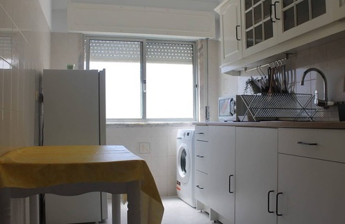 Massama Apartamento | King Bedroom 1 In Sintra- Massamá Next To Train Station