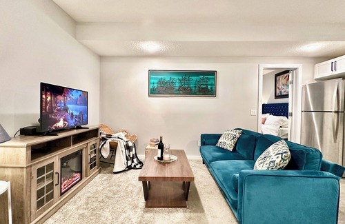 West Edmonton Casa | King bedroom Suite, Fireplace, near West Edmonton Mall