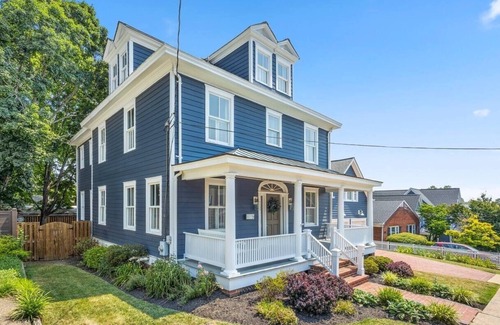 Potomac West Casa | King Beds - A Victorian Suite Xcape