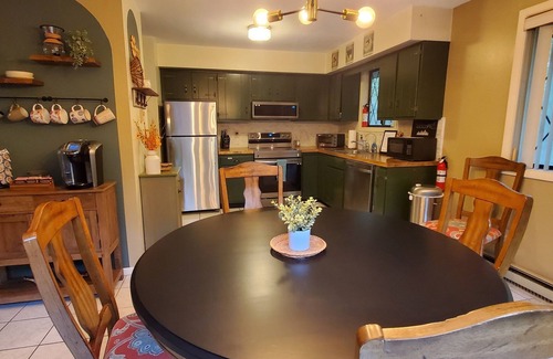 Gouldsboro Cabina | King Beds | Indoor Pool | Hot Tub | Fire Pit