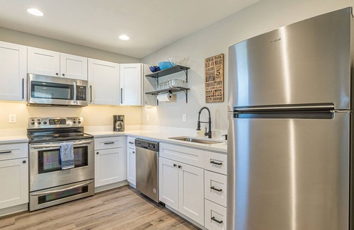 West End Casa | King Beds w/Own Baths! Prime Location!