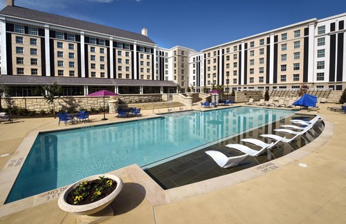 Whitehaven Hotel | King Courtyard View -Pool -Gym -Birthplace of Rock ‘n’ Roll & Home of the Blues