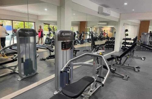 San Dionisio Hotel | King Elite Condo Hotel Field Residences Near NAIA Airport