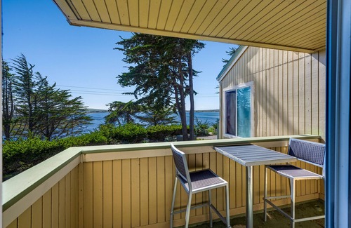 Bodega Bay Casa | King Fireplace Room with Ocean View