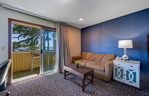 Bodega Bay Casa | King Fireplace Room with Ocean View