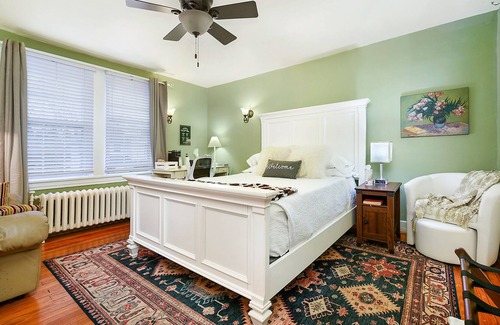 Aspinwall Casa | King/Hot Tub/PETS OK/FAMILY