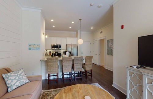 King City Condominio | King one-bedroom condo w/ pool in the SSI Village area Unit 2205