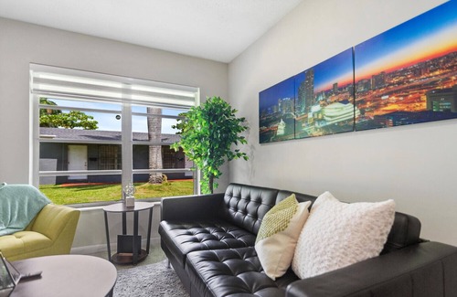 Central Fort Lauderdale Casa | King /Queen Bed Mins from beach. Perfect get-away!