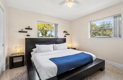 Central Fort Lauderdale Casa | King /Queen Bed Mins from beach. Perfect get-away!