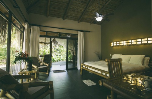 Parrita Complejo | King Room en Hotel Clandestino.