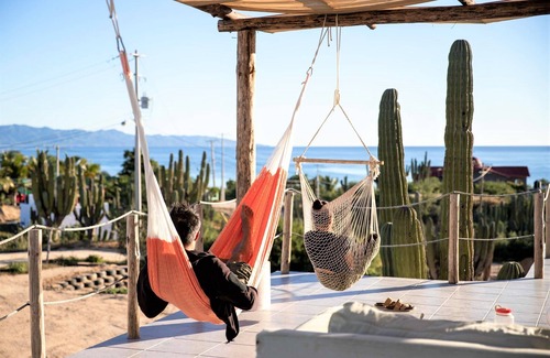 La Ventana Apartamento | King Room #2 with Garden View