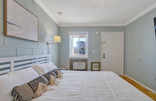 Carolina Beach Hotel | King Room Hotel- 2 Pools, Near Beach/Boardwalk, No Pets Allowed