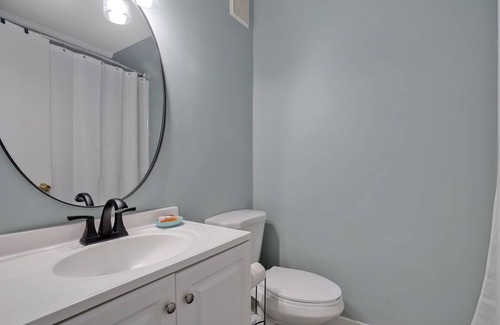Carolina Beach Hotel | King Room Hotel- 2 Pools, Near Beach/Boardwalk, No Pets Allowed