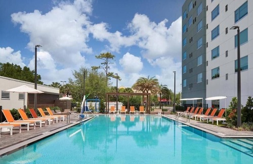 Williamsburg Apartamento | King Room Near Tennis Court by Luxury Bookings ORL