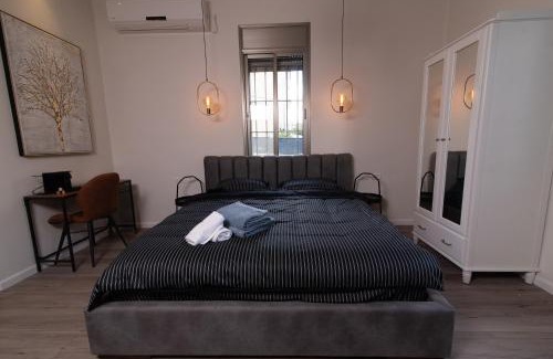 Haifa Apartamento | King's bed - Stay Royal and Stylish Bahai's Garden
