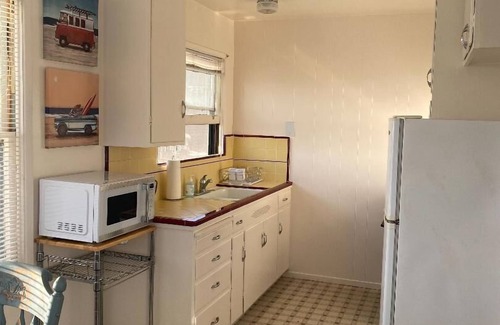 Shell Beach Apartamento | King's Perch gives a view of the ocean blue from room to room