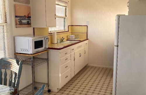 Shell Beach Apartamento | King's Perch gives a view of the ocean blue from room to room
