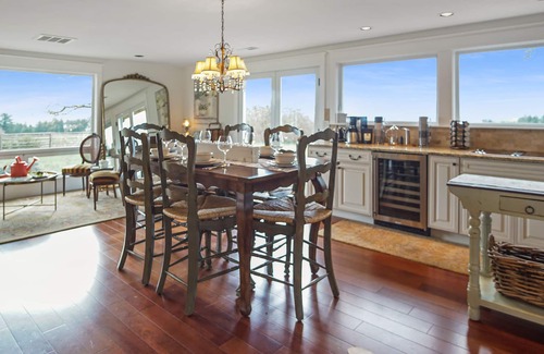 Newberg Casa | King`s Queen: Single level luxurious custom home in the heart of wine country
