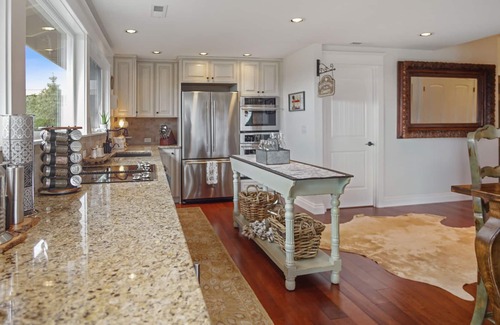 Newberg Casa | King`s Queen: Single level luxurious custom home in the heart of wine country
