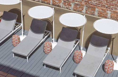 South Main Historic District Apartamento | King-Size Loft-Style 1-BR Apt w/ Pool
