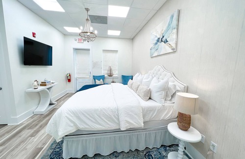 Biloxi Apartamento | King Size Suite located in Downtown Ocean Springs