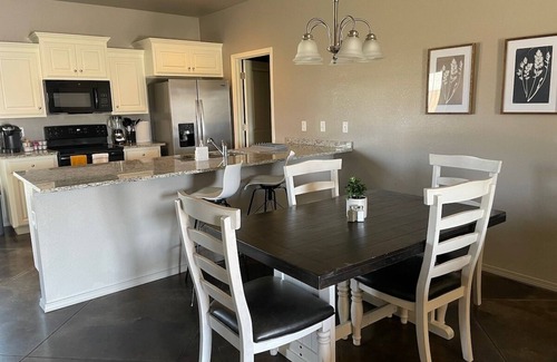 Amarillo Casa | KING | Smart TV |*Garage*| W/D Work station PDC
