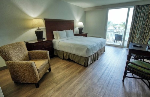 Treasure Island Hotel | King Standard Room Pool Side