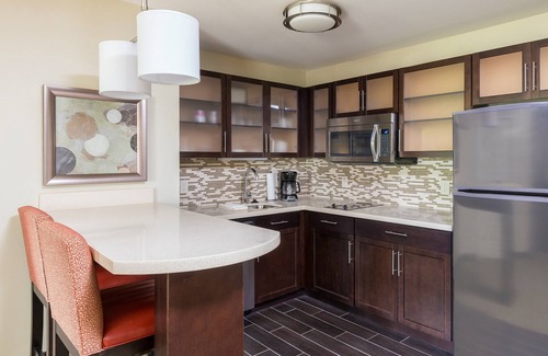 Canton Apartamento | Movilidad accesible King Studio | Desayuno diario gratuito, bañera de hidromasaje compartida + piscina